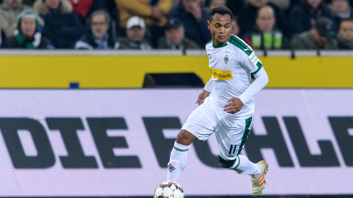 Raffael spielt auch in der kommenden Saison bei Borussia Mönchengladbach Raffael spielt auch in der kommenden Saison bei Borussia Mönchengladbach
