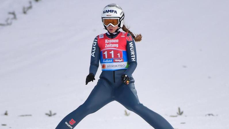 Juliane Seyfarth hat das Weltcup-Skispringen im russischen Nizhny Tagil mit Sprüngen auf 93,5 und 100 Metern gewonnen Juliane Seyfarth hat das Weltcup-Skispringen im russischen Nizhny Tagil mit Sprüngen auf 93,5 und 100 Metern gewonnen