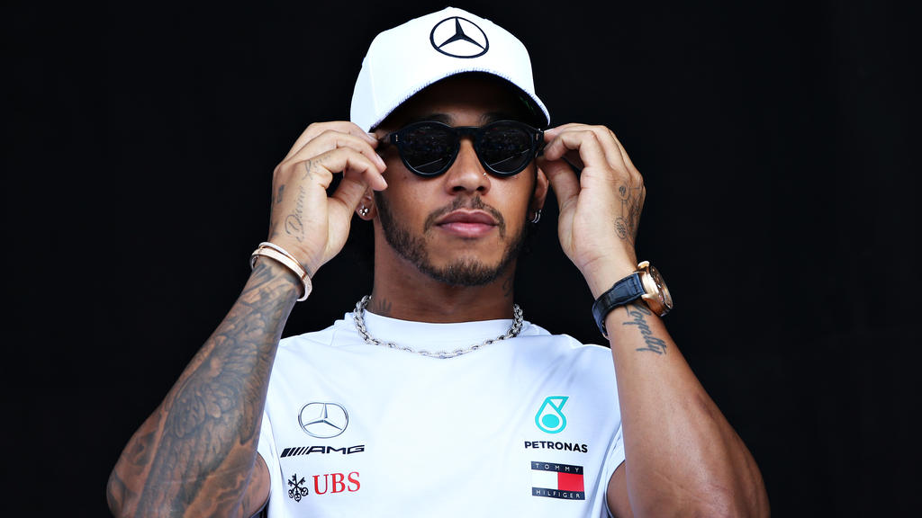 Lewis Hamilton fürchtet in Österreich die rote Konkurrenz Lewis Hamilton fürchtet in Österreich die rote Konkurrenz