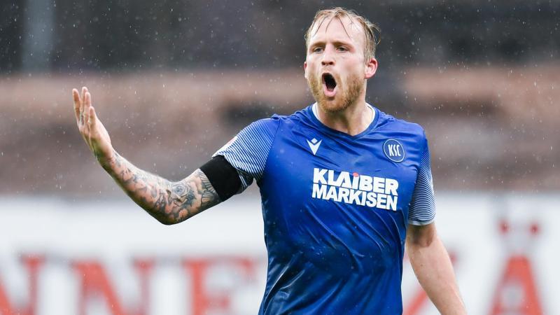 Steht offenbar auch beim HSV auf dem Wunschzettel: KSC-Profi Philipp Hofmann Steht offenbar auch beim HSV auf dem Wunschzettel: KSC-Profi Philipp Hofmann