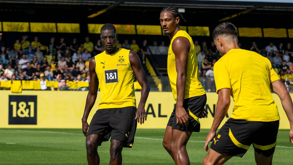 Sébastien Haller (r.) könnte doch beim BVB bleiben