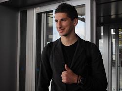 Aleksandr Yakovenk komt aan op het vliegveld in Spanje en laat zich voor het eerst zien aan het publiek van zijn nieuwe werkgever: Málaga CF. (31-01-2014)
