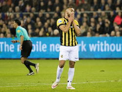 Zakaria Labyad baalt tijdens Vitesse - PSV Eindhoven van een gemiste kans. (17-01-2015)