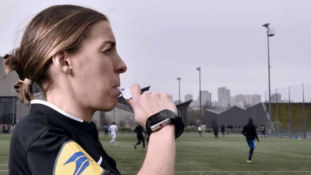 Pfeift am Sonntag erstmals ein Ligue-1-Spiel: Stephanie Frappart Pfeift am Sonntag erstmals ein Ligue-1-Spiel: Stephanie Frappart