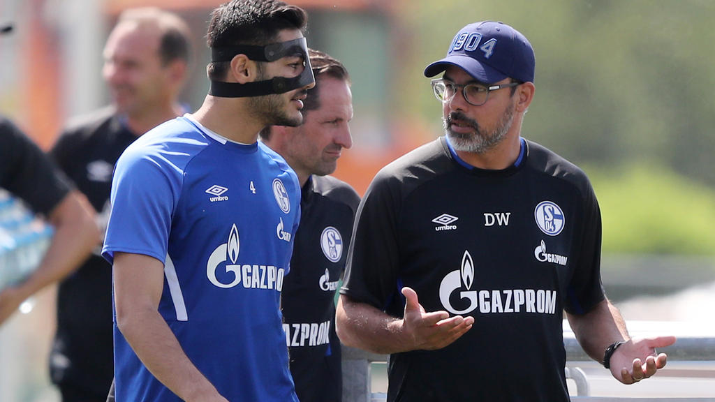Trainingsauftakt beim FC Schalke 04 mit David Wagner (r.) und Ozan Kabak