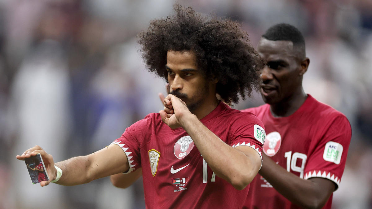Katars Akram Afif jubelt über seinen verwandelten Elfmeter