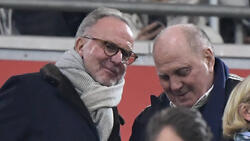 Karl-Heinz Rummenigge (l.) verfolgt noch regelmäßig die Spiele des FC Bayern