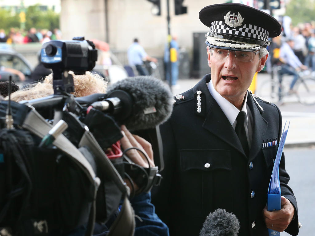 El comandante de la policía del condado de South Yorkshire pidió perdón a las familias de los muertos. (Foto: Getty)