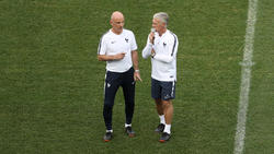 Lässt sich nicht auf Spielchen ein: Didier Deschamps (r.)