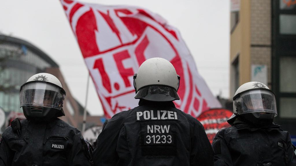 Vor dem Derby zwischen dem 1. FC Köln und Gladbach musste die Polizei eingreifen