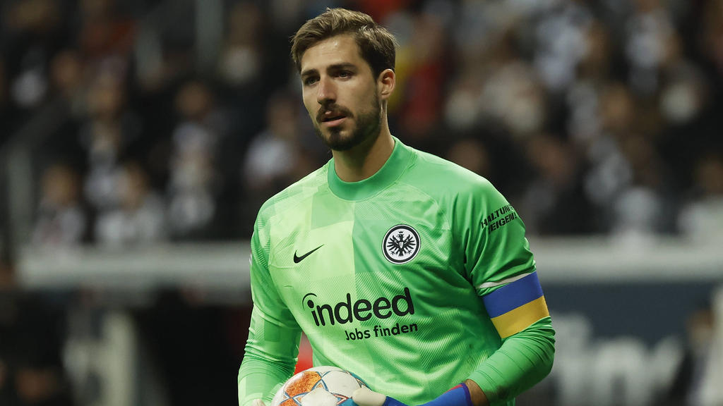 Kevin Trapp ist noch bis zum Sommer 2024 an Eintracht Frankfurt gebunden Kevin Trapp ist noch bis zum Sommer 2024 an Eintracht Frankfurt gebunden
