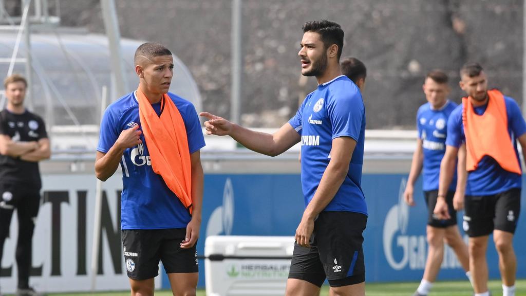 Amine Harit (l.) und Ozan Kabak habe keine Zukunft beim FC Schalke 04