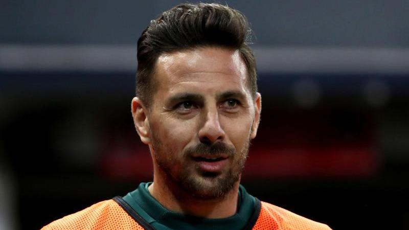 Bei seinem Abschiedsspiel im Weserstadion trifft Pizarro auf viele Weggefährten