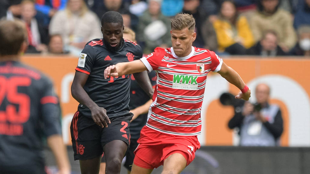 Florian Niederlechner (r.) wechselt zu Hertha BSC Florian Niederlechner (r.) wechselt zu Hertha BSC