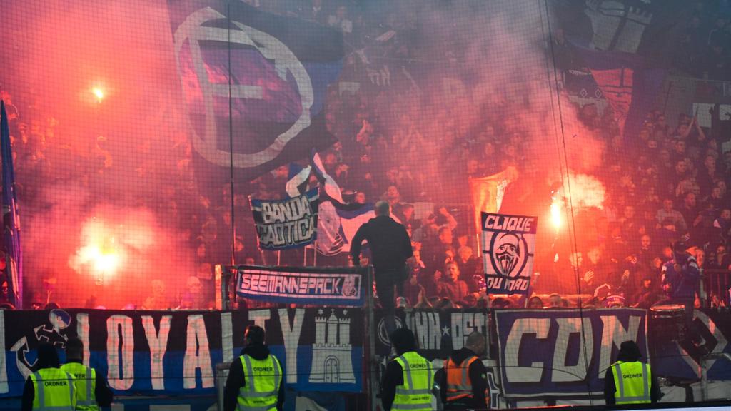 Werden HSV-Fans bald legal Pyro zünden?