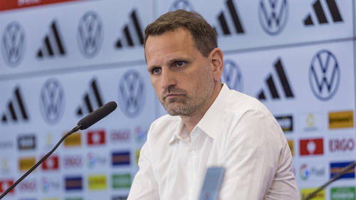 Joti Chatzialexiou zeigte sich auf der DFB-Pressekonferenz erbost
