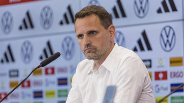 Joti Chatzialexiou zeigte sich auf der DFB-Pressekonferenz erbost
