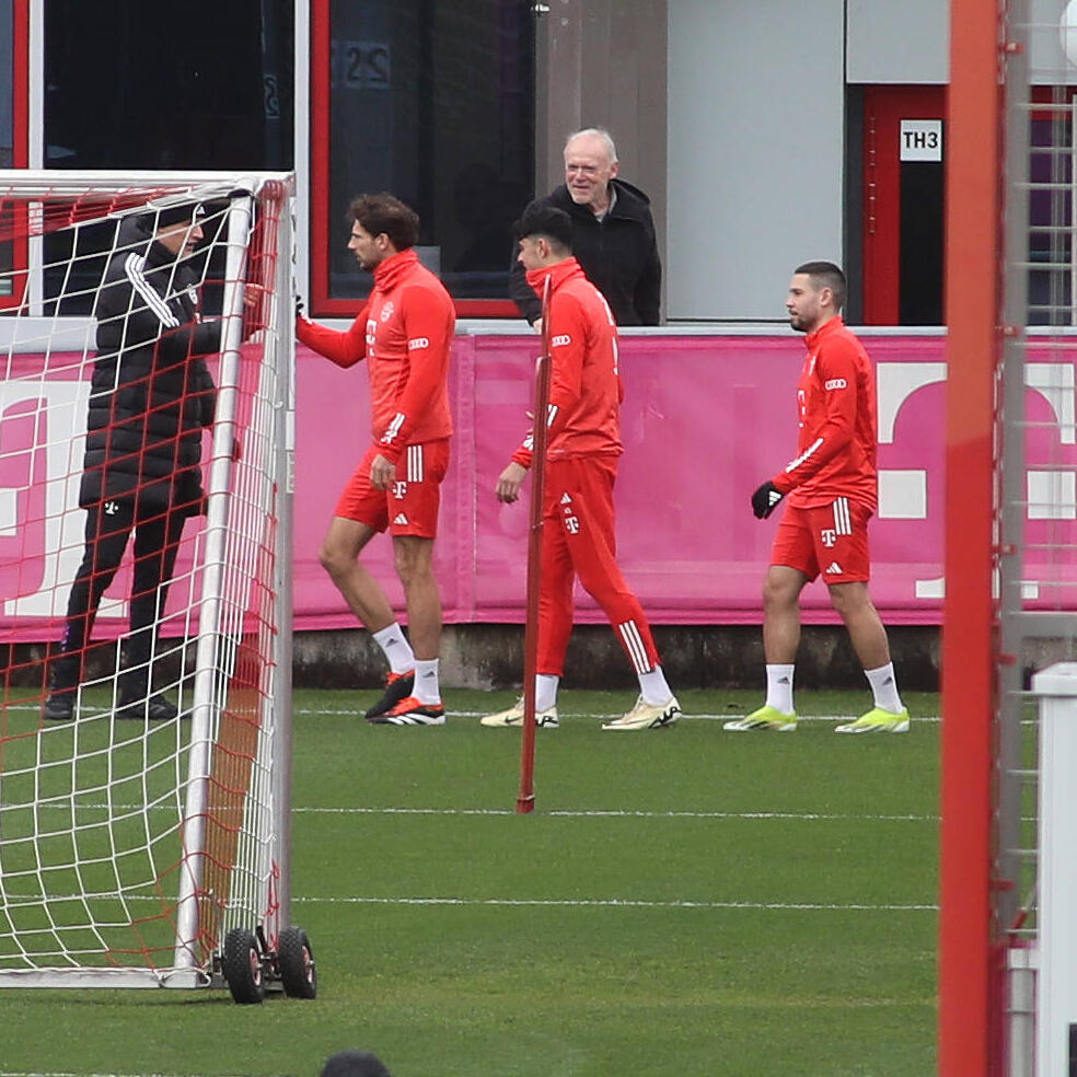 Herman Gerland (hinten) war im März beim FC Bayern zu Gast