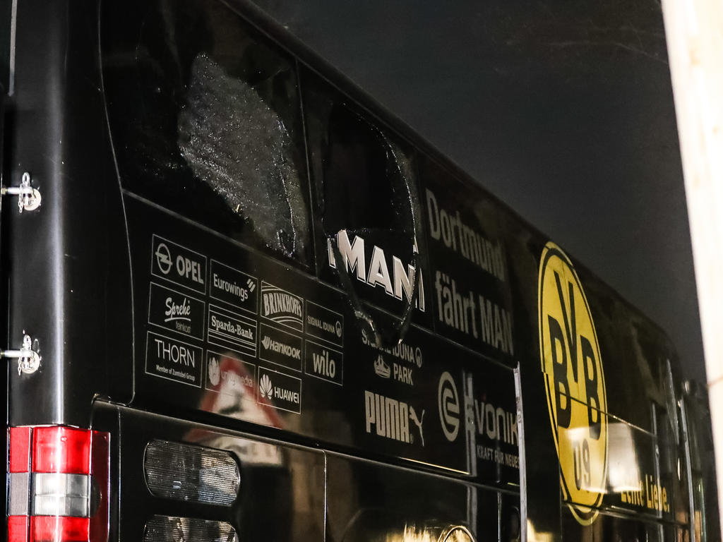 Bei der Abfahrt der Dortmunder zum Spiel gegen Monaco waren neben dem Bus drei Sprengsätze explodiert