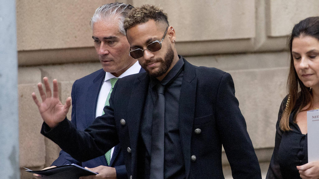 Neymar auf dem Weg ins Gericht Neymar auf dem Weg ins Gericht