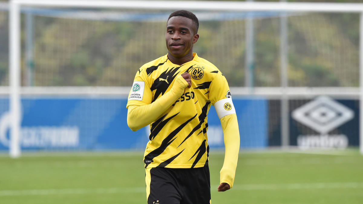 Wird BVB-Juwel Youssoufa Moukoko der neue Lionel Messi? Wird BVB-Juwel Youssoufa Moukoko der neue Lionel Messi?