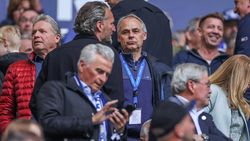 Lebende Legende des FC Schalke 04: Olaf Thon (M.) Lebende Legende des FC Schalke 04: Olaf Thon (M.)