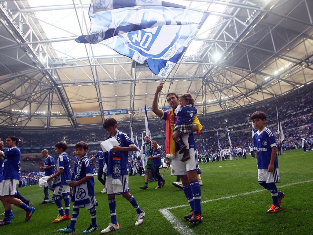Raul wurde bei seinem letzten Heimauftritt für Schalke 04 gebührend verabschiedet
