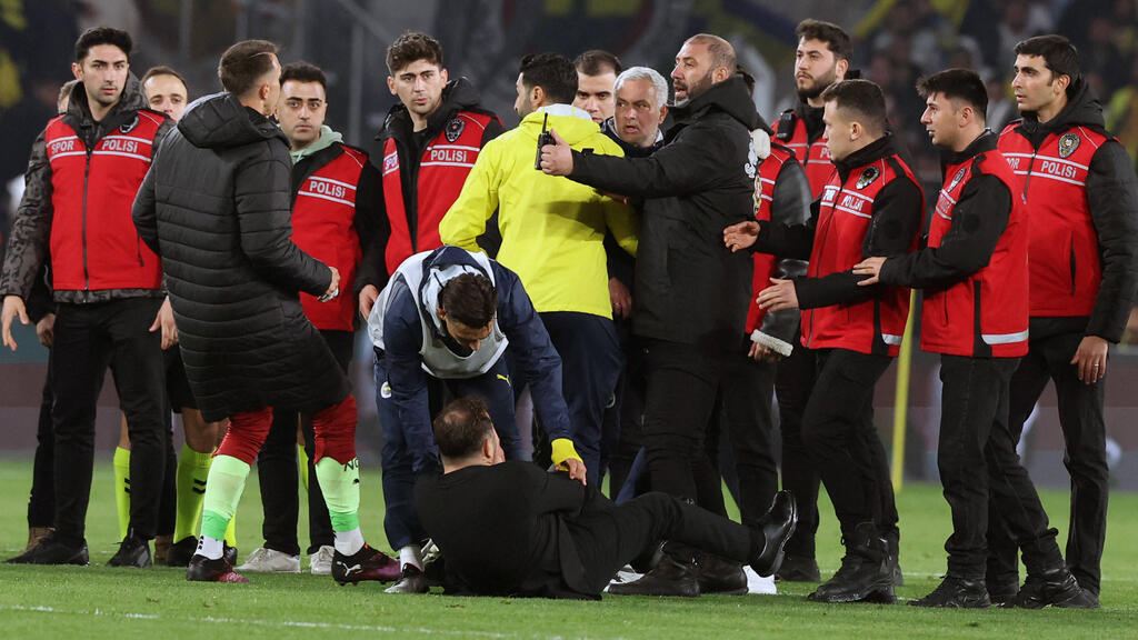 Chaos nach dem Istanbul-Derby Chaos nach dem Istanbul-Derby