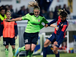 Carina Mahr (l.) hatte mit den St. Pöltnerinnen im Rückspiel gegen Torres Calcio wenig zu bestellen