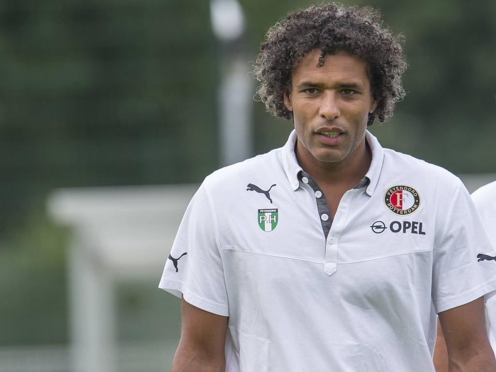 Pierre van Hooijdonk, assistent-trainer bij Jong Feyenoord/Jong Excelsior, loopt naar de bank tijdens het duel tussen Jong FC Utrecht en 'zijn' team. (05-08-2013)