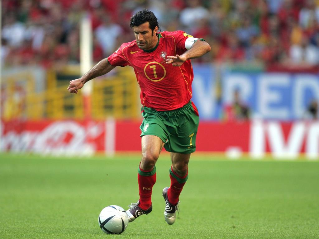 Luis Figo con la camiseta de Portugal durante la Eurocopa de 2004. (Foto: Getty)