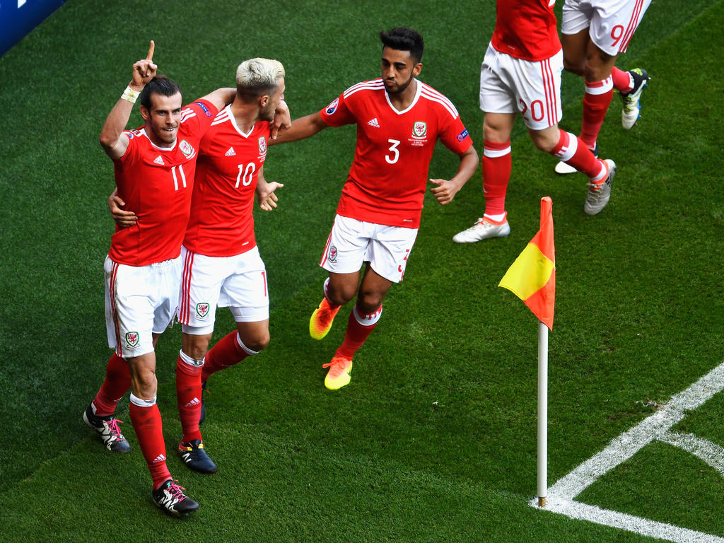 Los futbolistas de Gales celebran la victoria. (Foto: Getty)