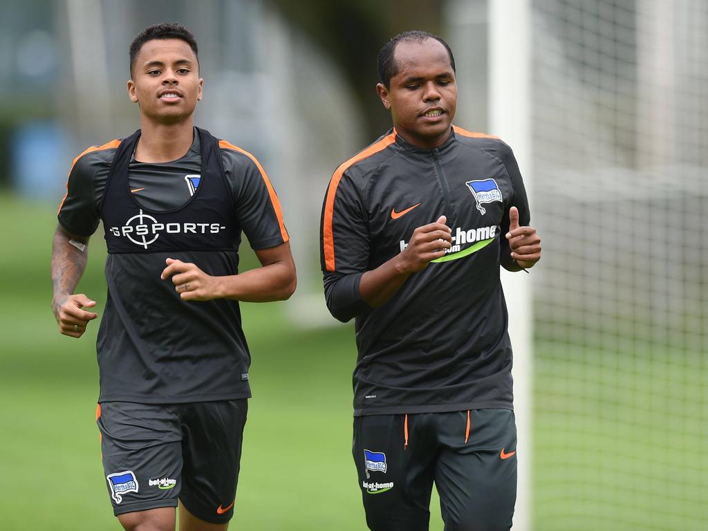 Allan (l.) verstärkt die Hertha Allan (l.) verstärkt die Hertha