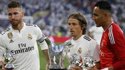 Luka Modric (m.) zwischen seinen Real-Kollegen Sergio Ramos (l.) und Keylor Navas