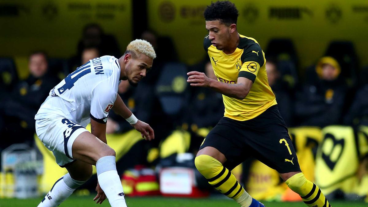 Jadon Sancho (r.) will mit dem BVB in der Bundesliga hoch hinaus Jadon Sancho (r.) will mit dem BVB in der Bundesliga hoch hinaus