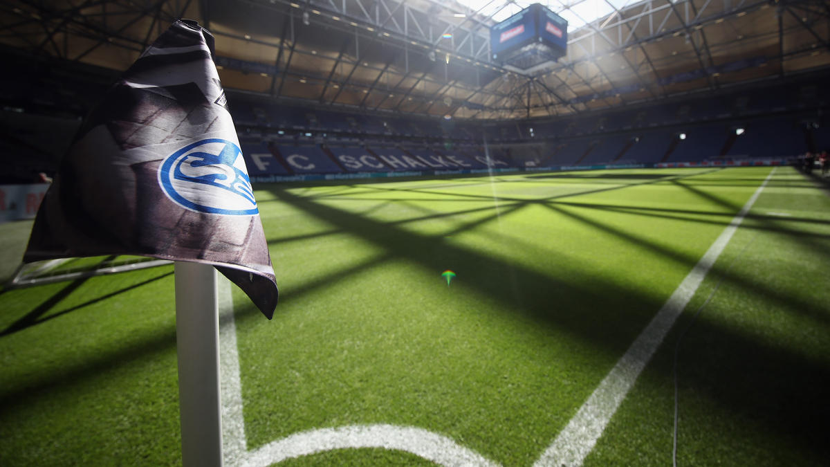 Der FC Schalke verstärkt sein Team offenbar mit einem Ex-BVB-Mitarbeiter Der FC Schalke verstärkt sein Team offenbar mit einem Ex-BVB-Mitarbeiter