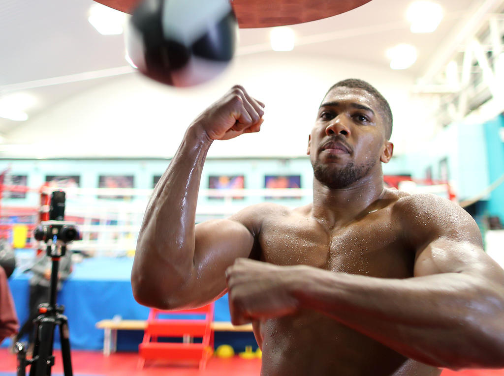 Anthony Joshua spricht über einen möglichen Kampf gegen Tyson Fury Anthony Joshua spricht über einen möglichen Kampf gegen Tyson Fury