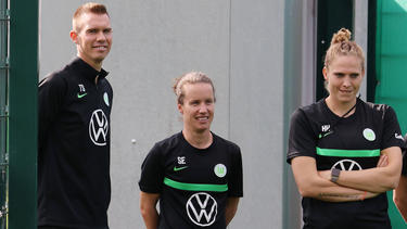 Tommy Stroot (li.) hat mit dem VfL Wolfsburg noch einiges vor