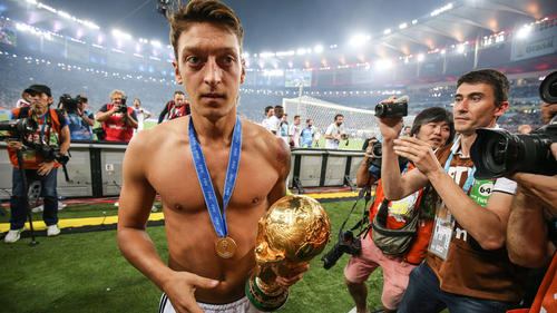 Mesut Özil: Vom Weltmeister zum gefallenen Held
