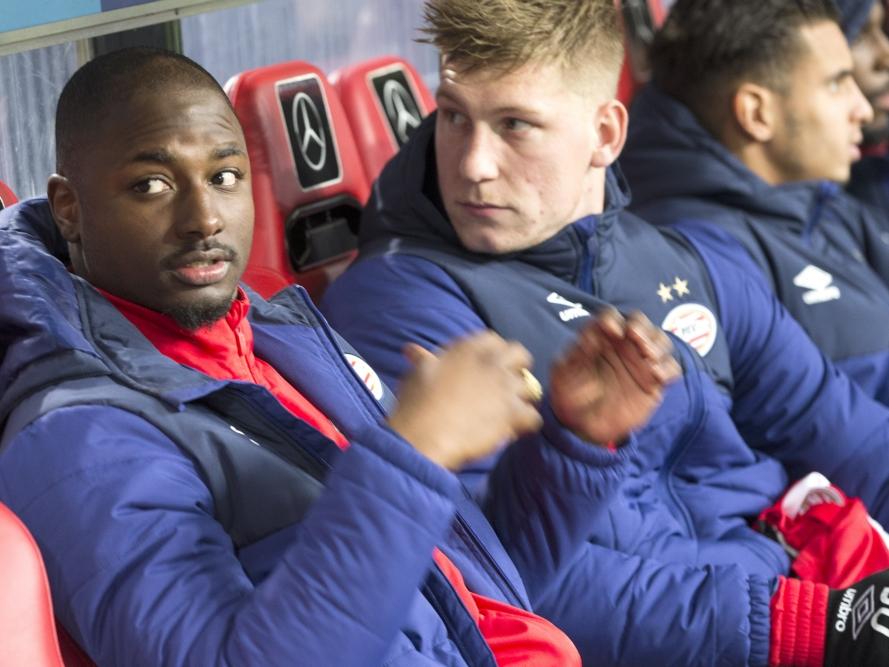 PSV-verdediger Jetro Willems (l.) keert tegen FC Twente voor het eerst na zijn slopende blessure terug in de selectie van PSV. Naast hem zitten Jordy de Wijs (m.) en Adam Maher (r.). (24-01-2016) PSV-verdediger Jetro Willems (l.) keert tegen FC Twente voor het eerst na zijn slopende blessure terug in de selectie van PSV. Naast hem zitten Jordy de Wijs (m.) en Adam Maher (r.). (24-01-2016)