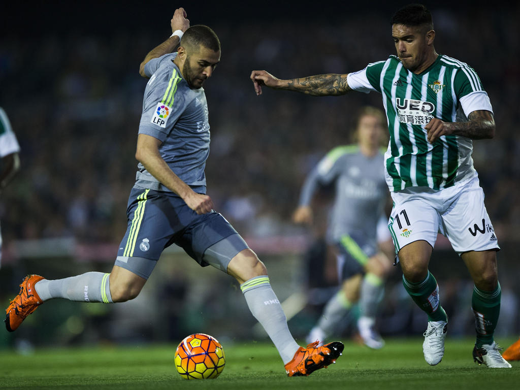 Benzema salvó un punto a los blancos an Sevilla. (Foto: Getty) Benzema salvó un punto a los blancos an Sevilla. (Foto: Getty)