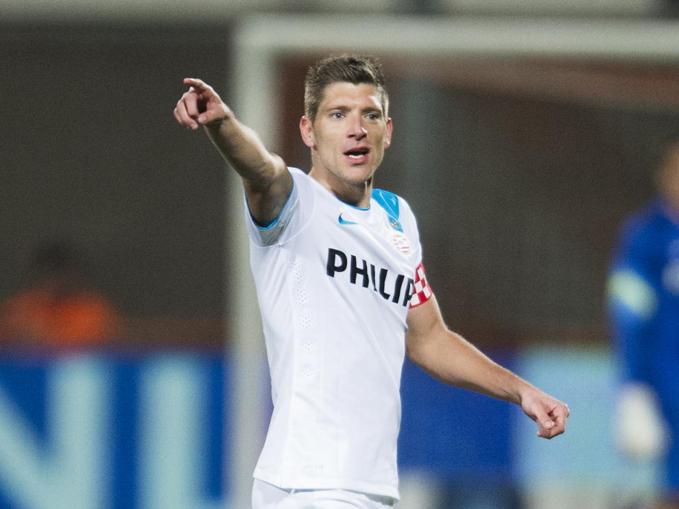 Stijn Schaars coacht zijn ploeggenoten van Jong PSV in de wedstrijd tegen FC Volendam in de Jupiler League. (07-11-14) Stijn Schaars coacht zijn ploeggenoten van Jong PSV in de wedstrijd tegen FC Volendam in de Jupiler League. (07-11-14)