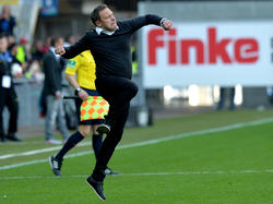 André Breitenreiter salta de alegría como entrenador del Paderborn. (Foto: Getty)