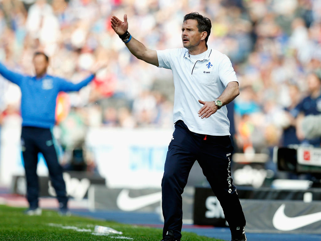 Dirk Schuster steht beim FCA auf dem Zettel Dirk Schuster steht beim FCA auf dem Zettel