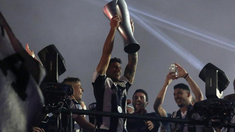 Die Spieler von PAOK Saloniki feiern die Meisterschaft