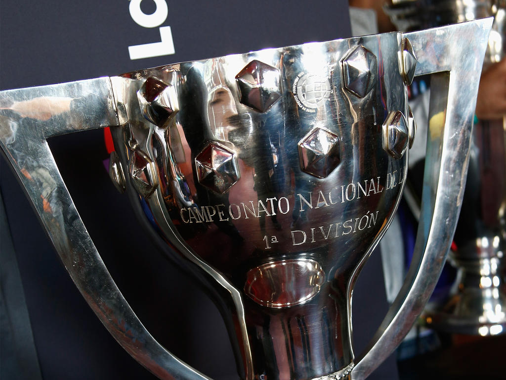 Imagen del trofeo que acredita al campeón de LaLiga en España. (Foto: Getty)