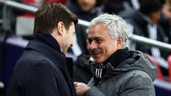 José Mourinho (r.) könnte bei Tottenham Hotspur Nachfolger von Mauricio Pochettino (l.) werden