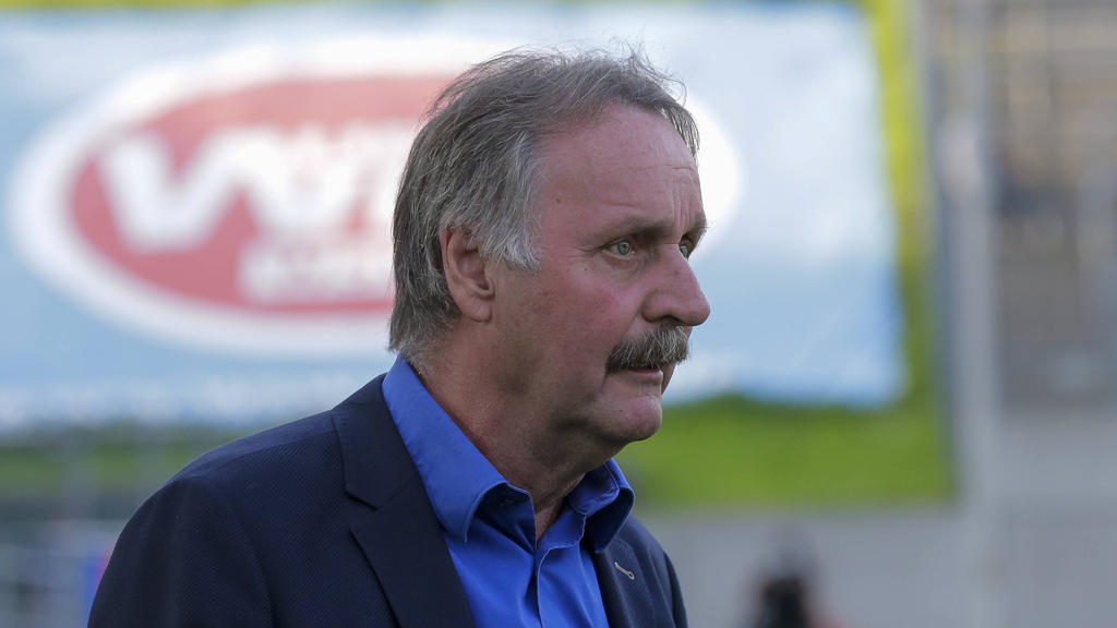 Peter Neururer kritisiert den FC Schalke 04 Peter Neururer kritisiert den FC Schalke 04