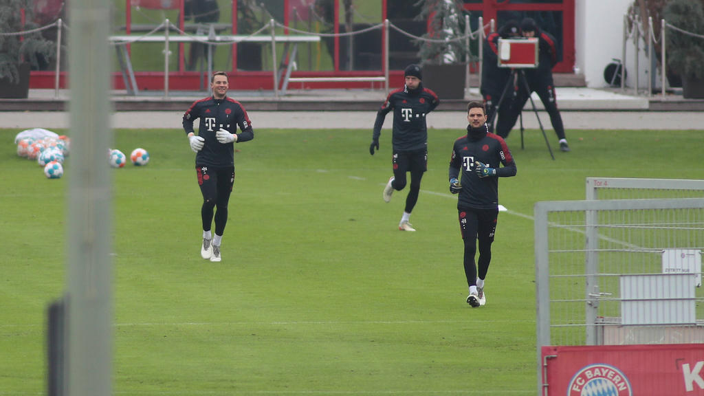 Manuel Neuer (l.) hat das Teamtraining des FC Bayern wieder aufgenommen