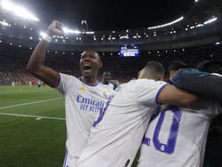 David Alaba feiert seinen dritten Sieg in der Champions League.